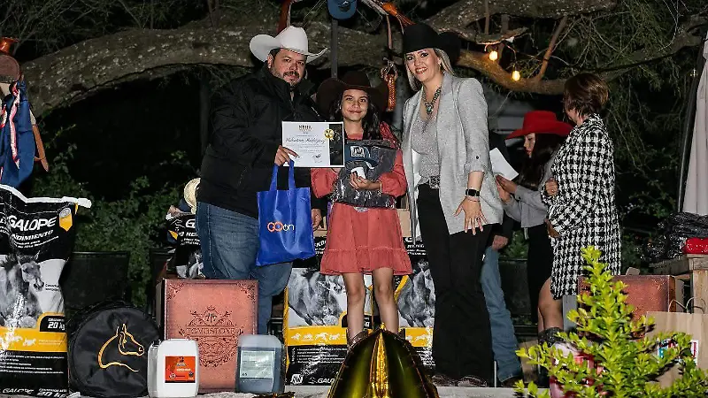 Valentina Rodríguez junto a sus papás